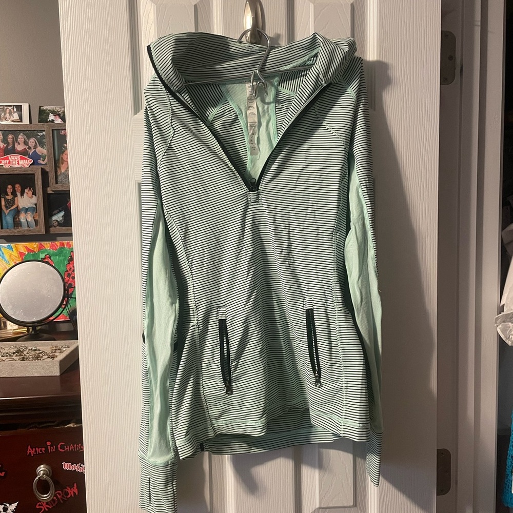Size 4 rulu run lululemon half zip
